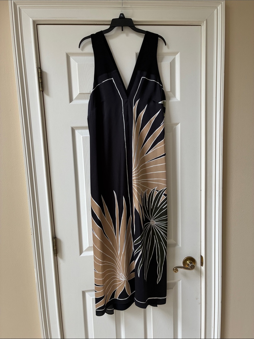 Rachel Roy NWT Black Floral lined V-Neck Maxi Dress with Tan Fan Print